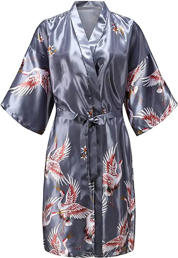 Bata de mujer de estilo kimono y acabado satinado