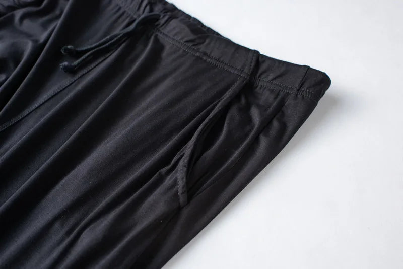 Pijama de hombre con remera de manga corta y pantalón largo