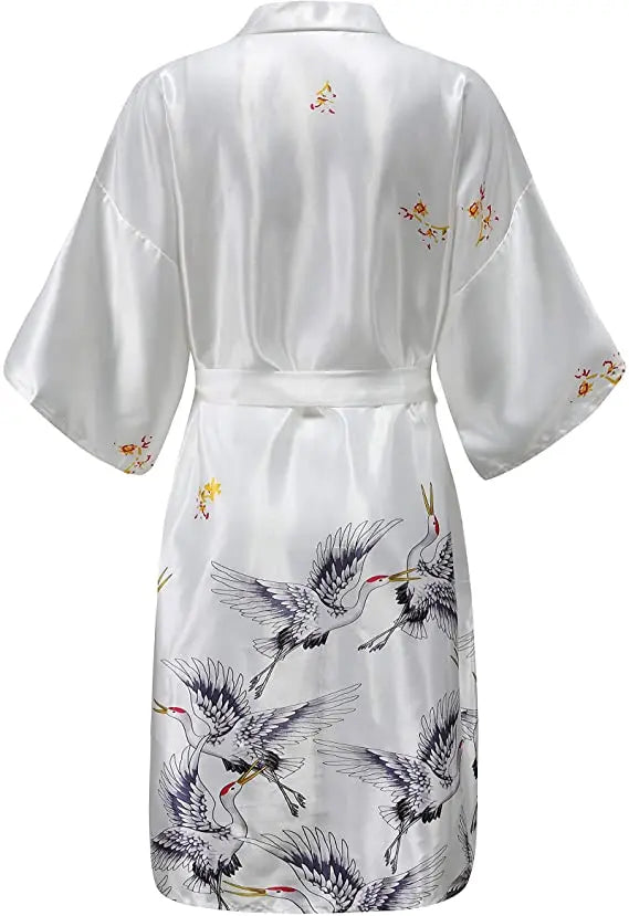 Bata de mujer de estilo kimono y acabado satinado