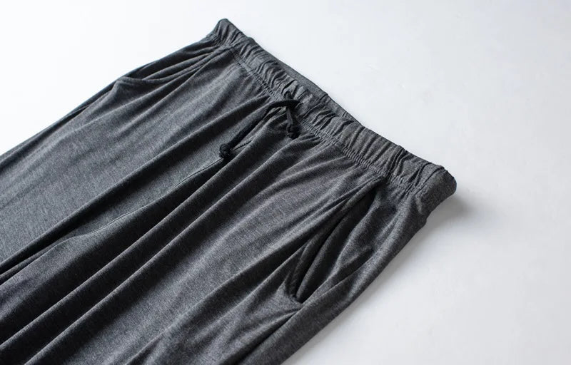 Pijama de hombre con remera de manga corta y pantalón largo
