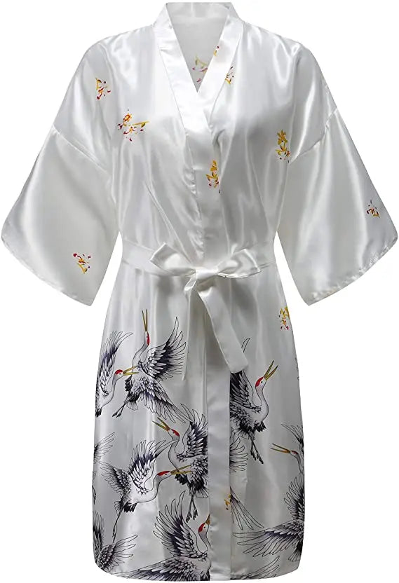 Bata de mujer de estilo kimono y acabado satinado