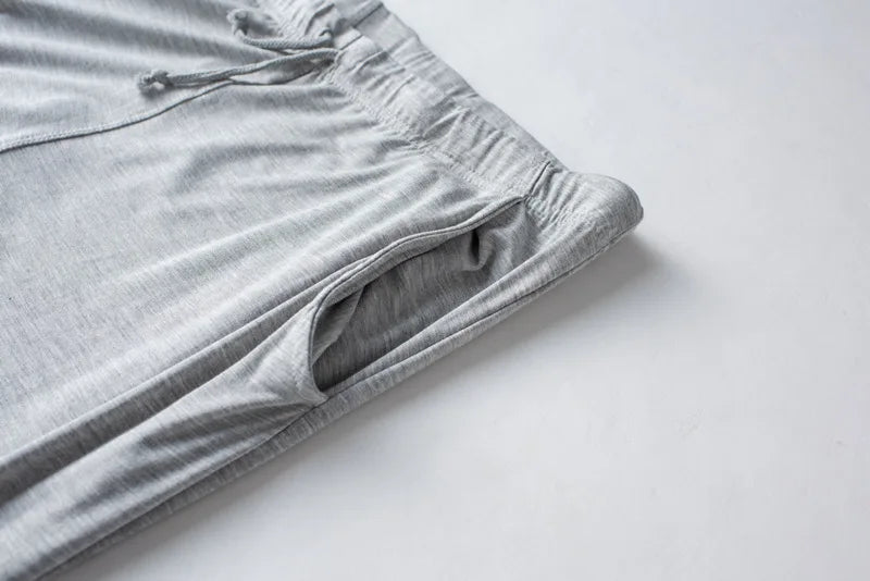 Pijama de hombre con remera de manga corta y pantalón largo