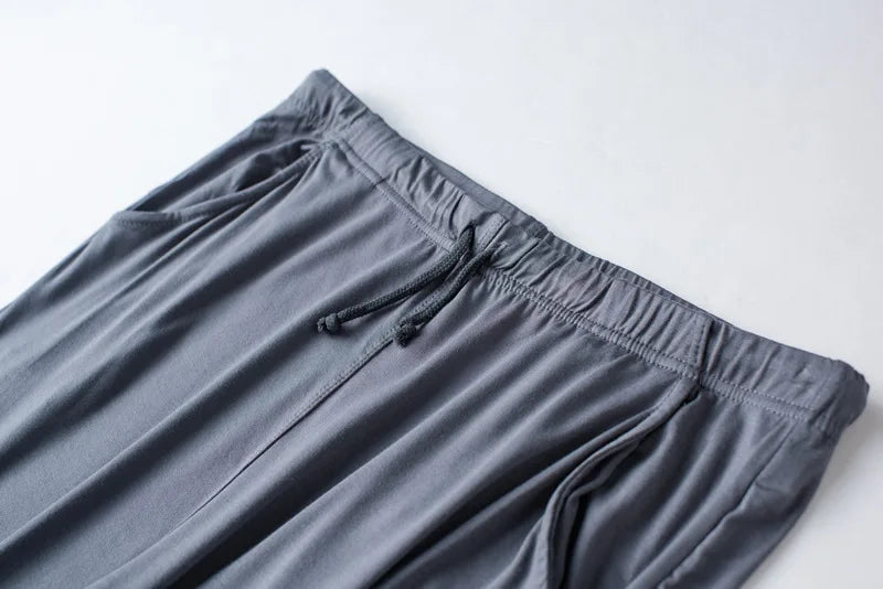 Pijama de hombre con remera de manga corta y pantalón largo