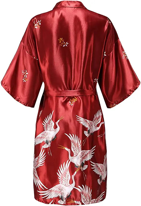 Bata de mujer de estilo kimono y acabado satinado