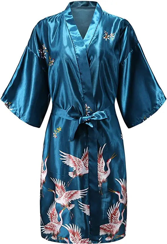 Bata de mujer de estilo kimono y acabado satinado
