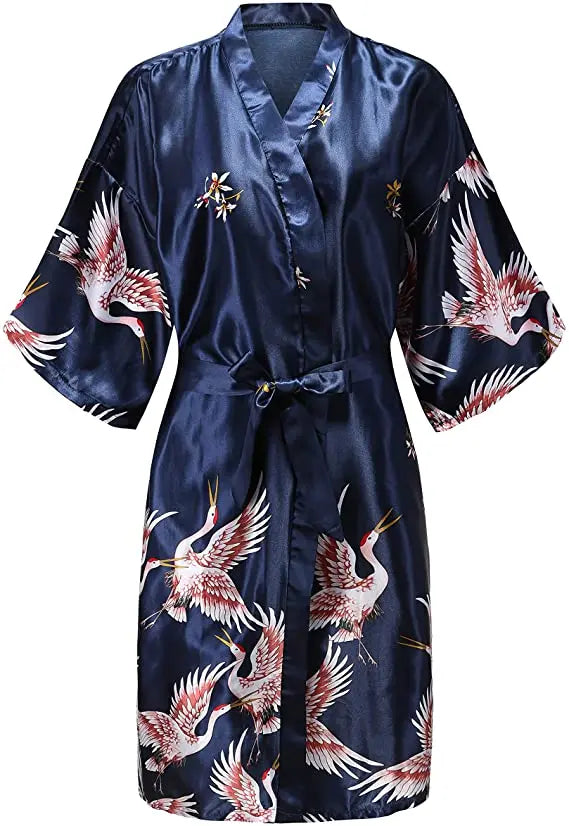 Bata de mujer de estilo kimono y acabado satinado