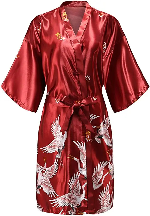 Bata de mujer de estilo kimono y acabado satinado