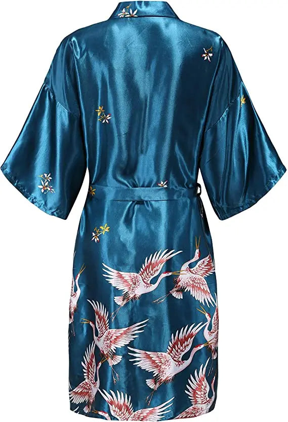 Bata de mujer de estilo kimono y acabado satinado