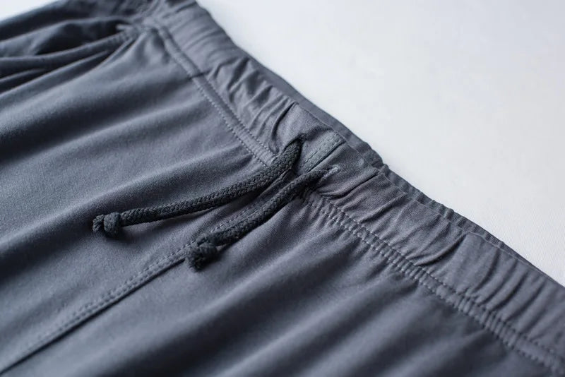 Pijama de hombre con remera de manga corta y pantalón largo