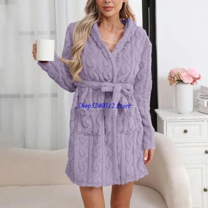 Bata corta de mujer de felpa con capucha y bolsillos