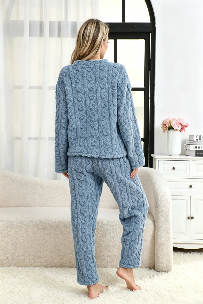 Pijama abrigado de mujer con textura jacquard y cuello redondo