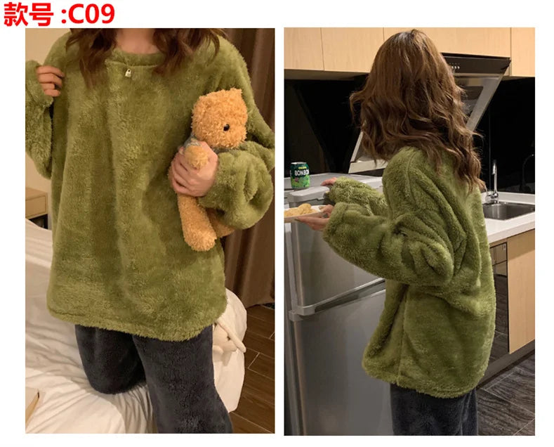 Pijama abrigado de mujer liso con acabado aterciopelado