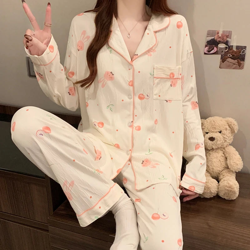 Pijama largo de mujer con diseño de moños y solapas