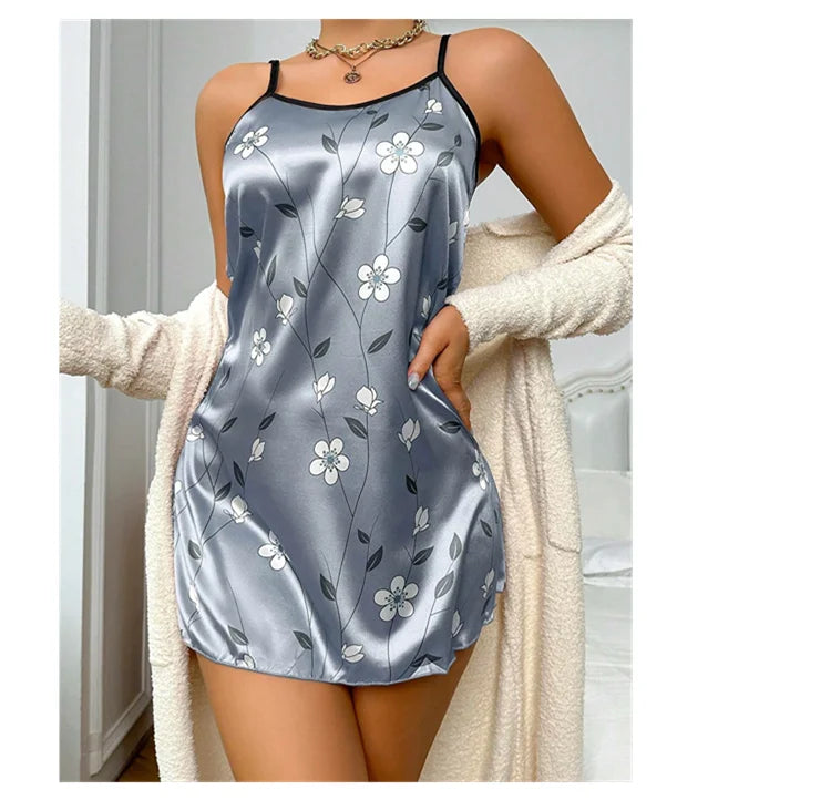 Camisón corto satinado con breteles regulables y estampados