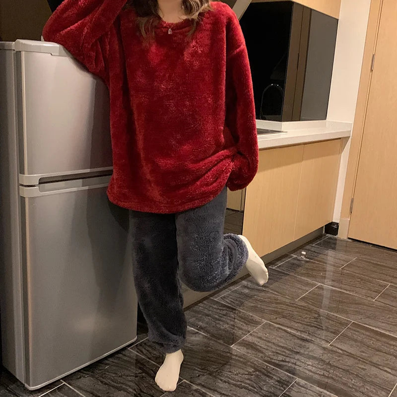 Pijama abrigado de mujer liso con acabado aterciopelado