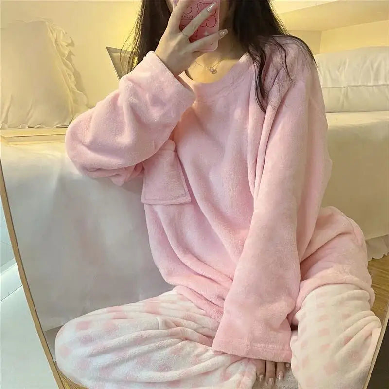 Pijama abrigado de mujer de polar con pantalón estampado