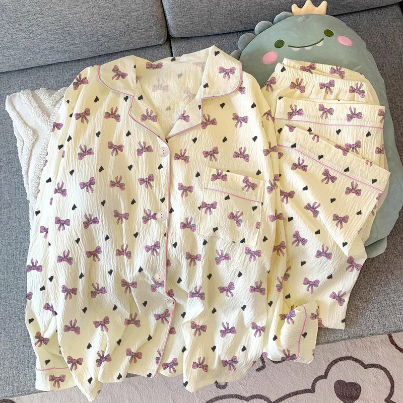Pijama largo de mujer con diseño de moños y solapas