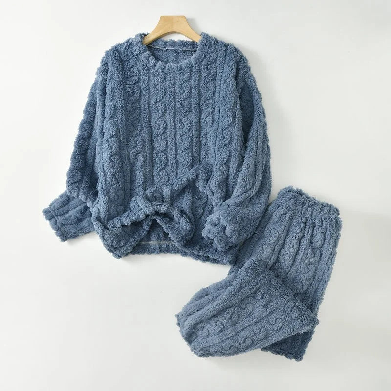 Pijama abrigado de mujer con textura jacquard y cuello redondo