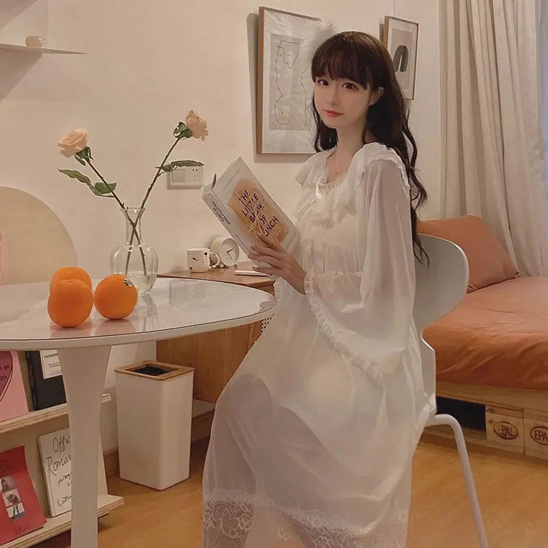 Camisón de manga larga con volados estilo romántico