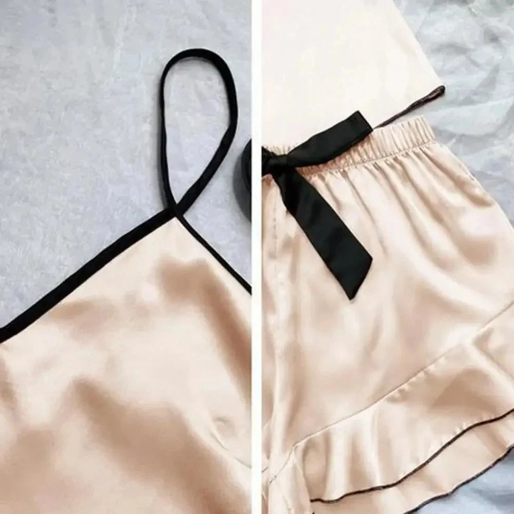 Pijama de mujer satinado con musculosa y short con moño