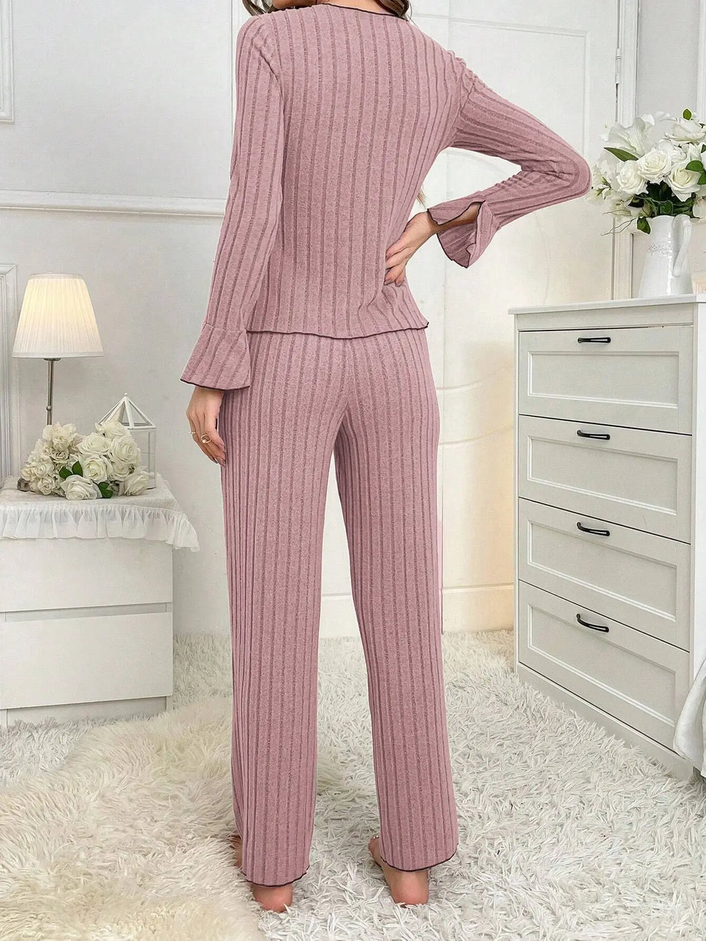 Pijama largo de mujer liso con solapas y detalle de moño