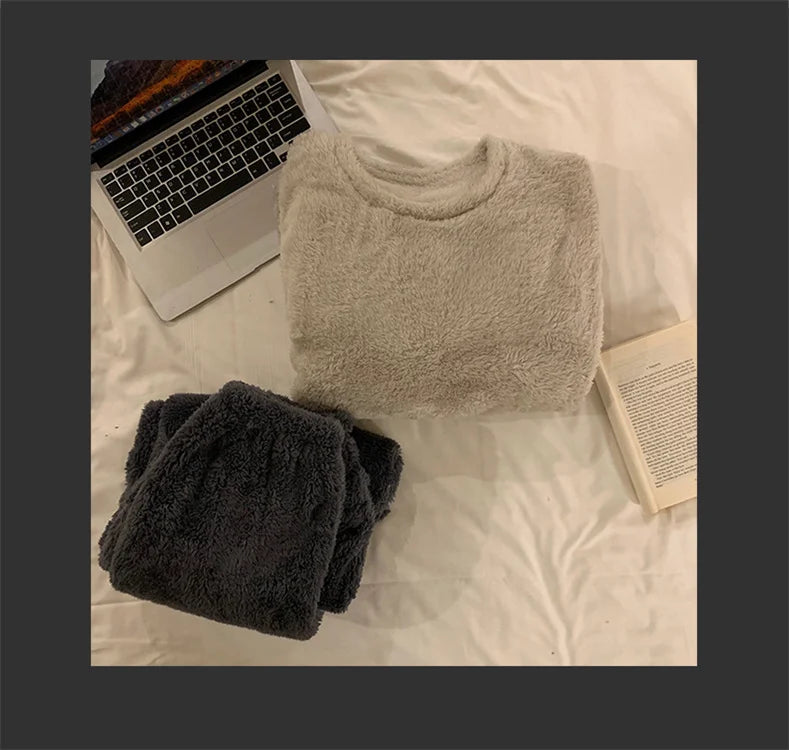Pijama abrigado de mujer liso con acabado aterciopelado