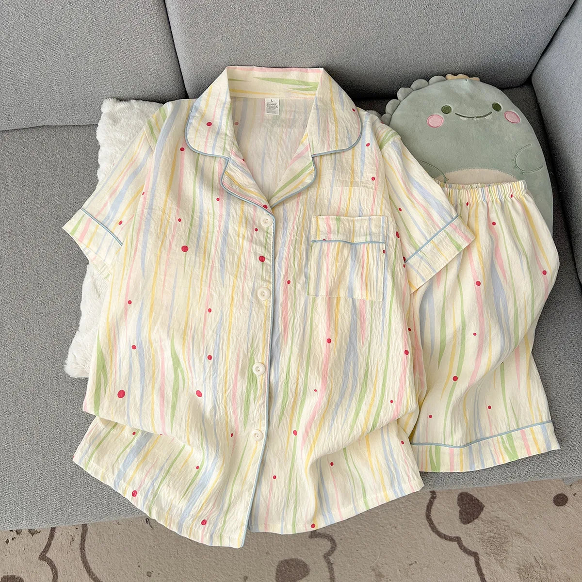 Pijama corto de mujer estampado con cuello de solapas