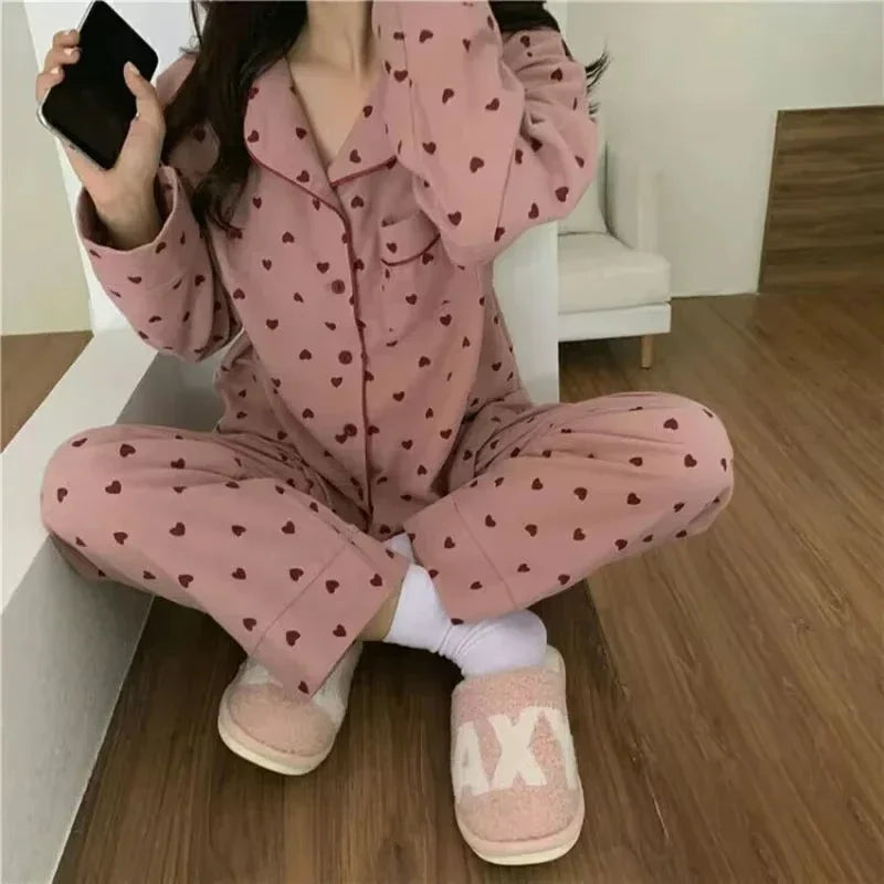 Pijama largo de mujer estampado con cuello redondo