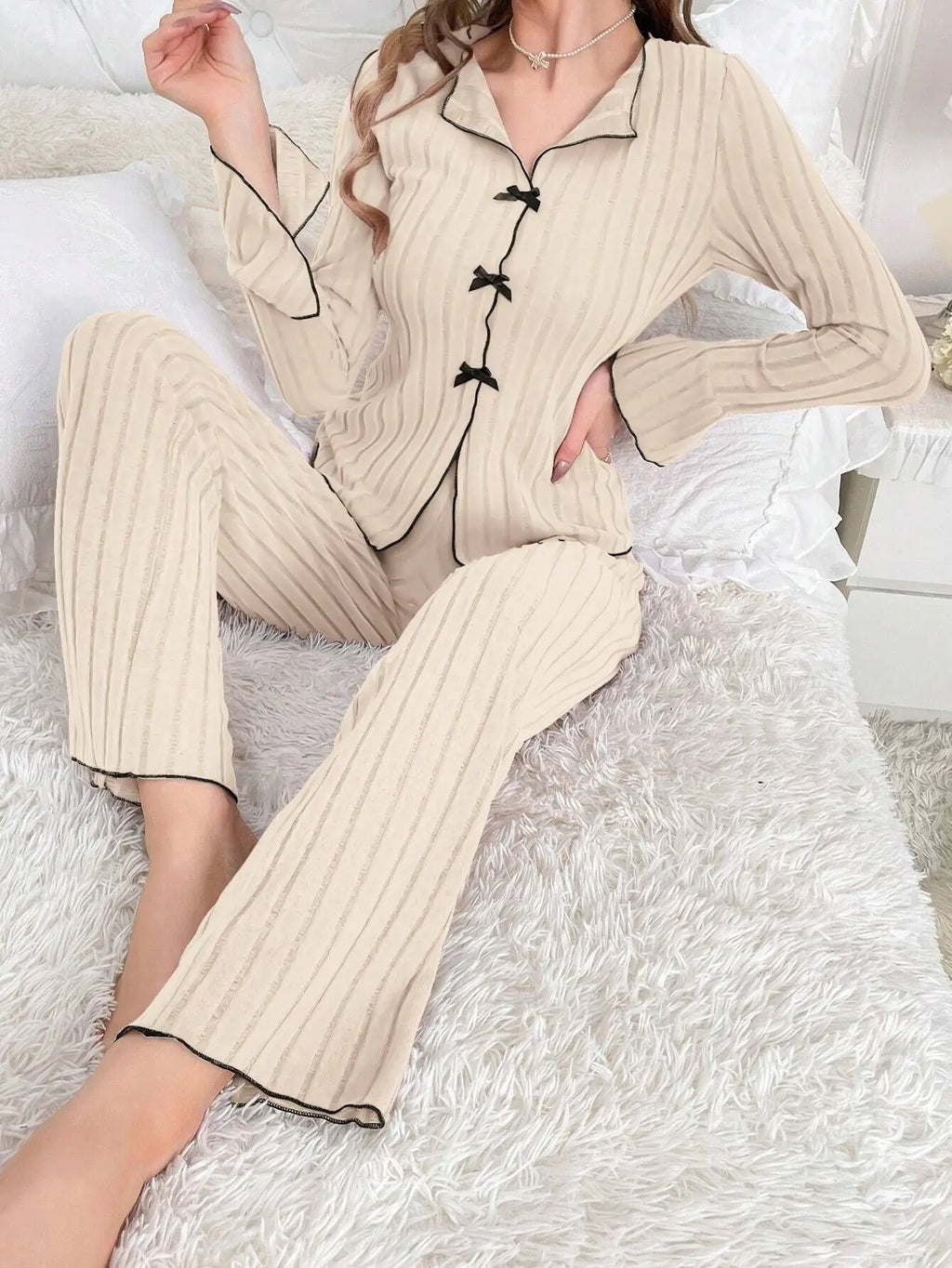 Pijama largo de mujer liso con solapas y detalle de moño