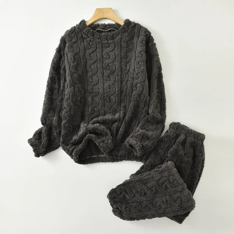 Pijama abrigado de mujer con textura jacquard y cuello redondo