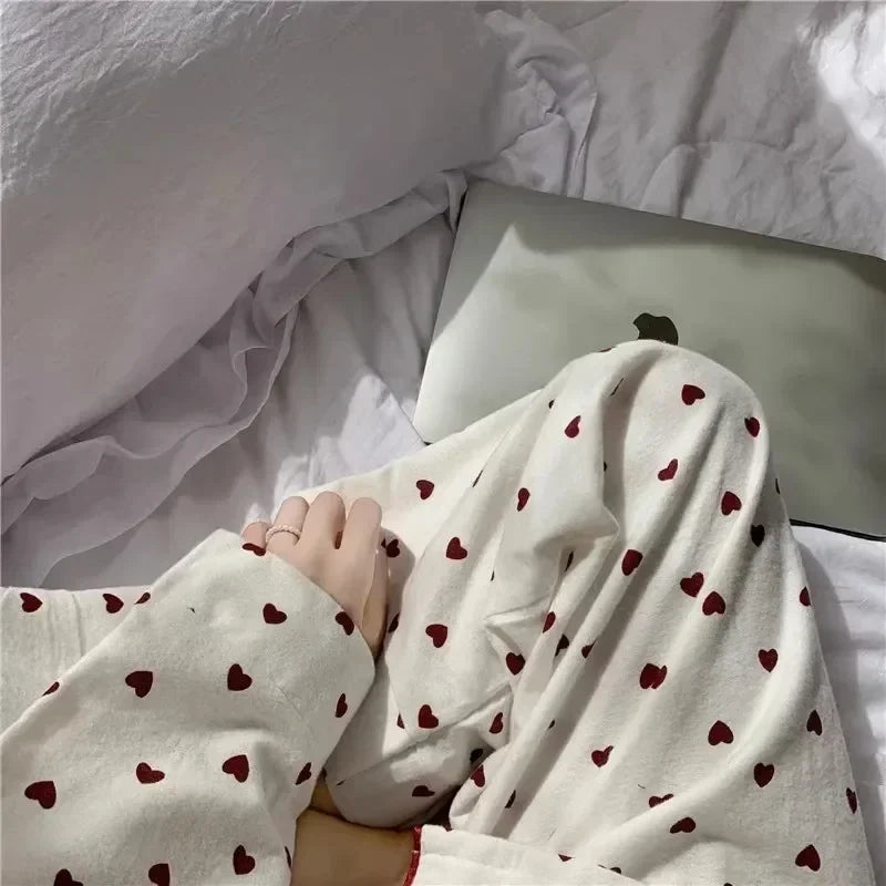 Pijama largo de mujer estampado con cuello redondo