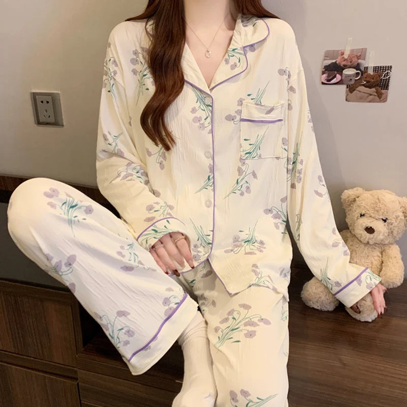 Pijama largo de mujer con diseño de moños y solapas