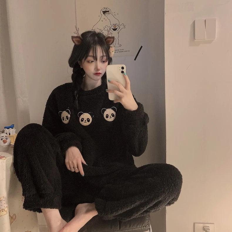 Pijama abrigado de mujer de polar con pantalón estampado