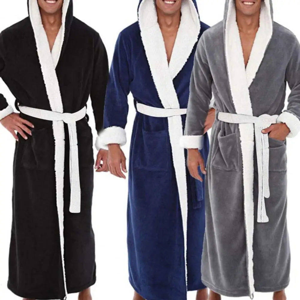 Bata abrigada de hombre con capucha y bolsillos