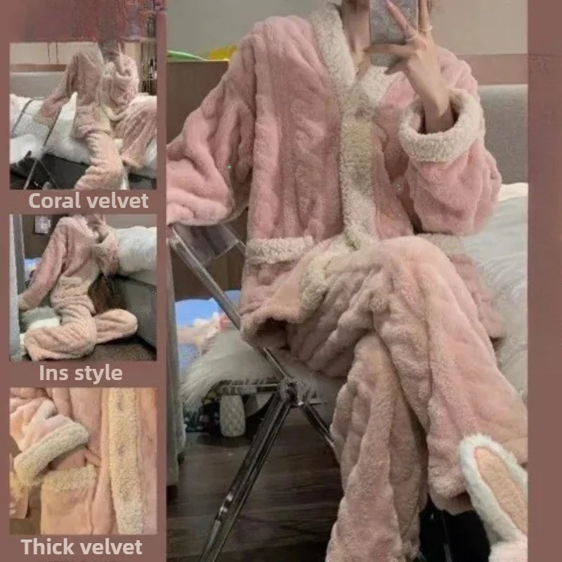 Pijama abrigado de mujer de polar coral con escote en V