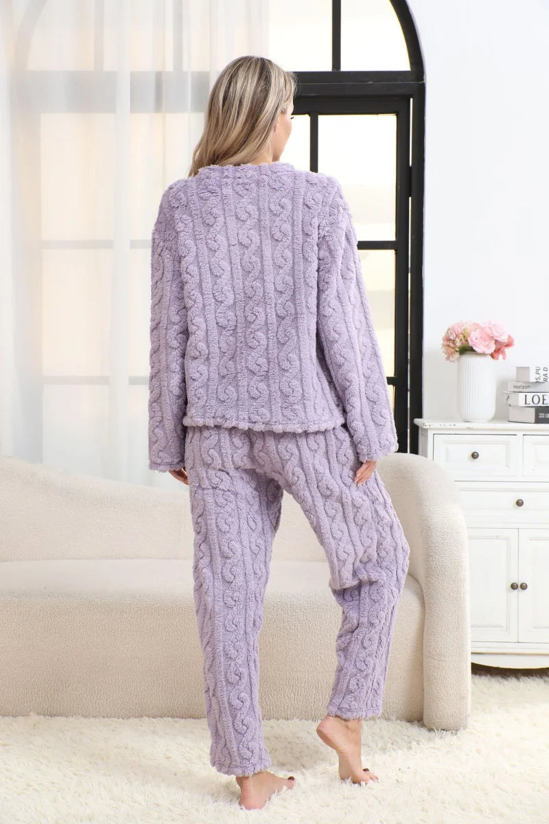 Pijama abrigado de mujer con textura jacquard y cuello redondo