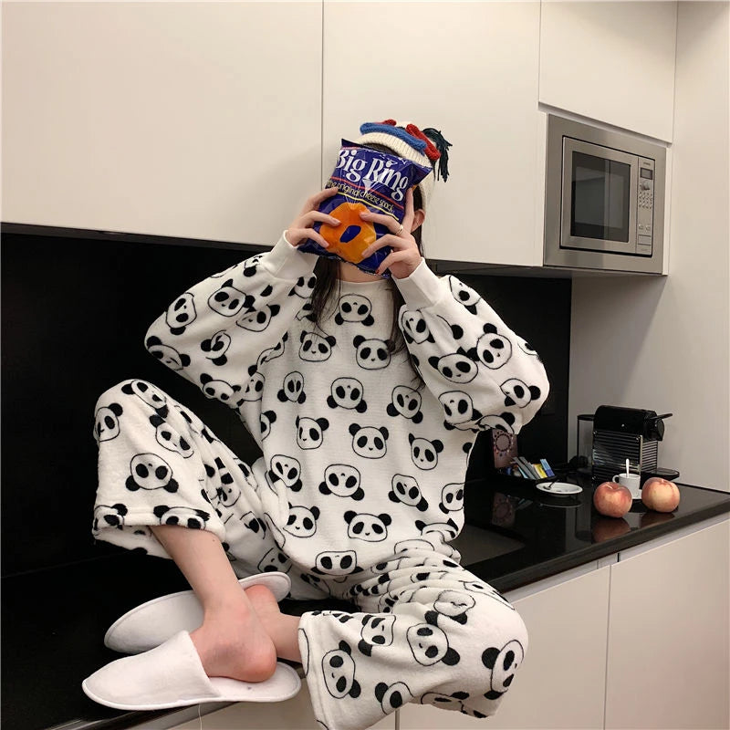Pijama abrigado de mujer de polar con pantalón estampado