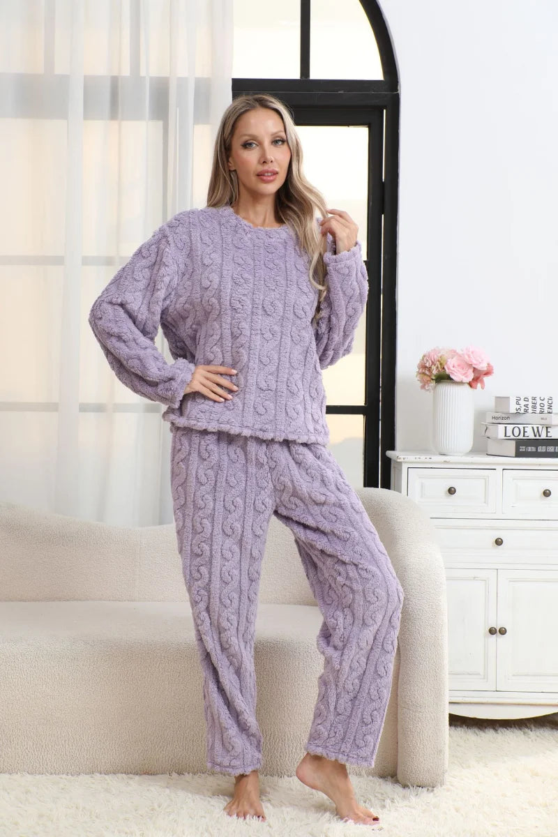 Pijama abrigado de mujer con textura jacquard y cuello redondo