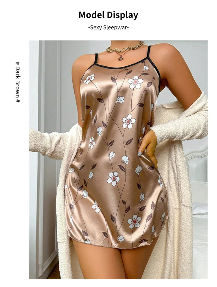 Camisón corto satinado con breteles regulables y estampados