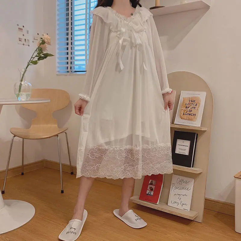 Camisón de manga larga con volados estilo romántico