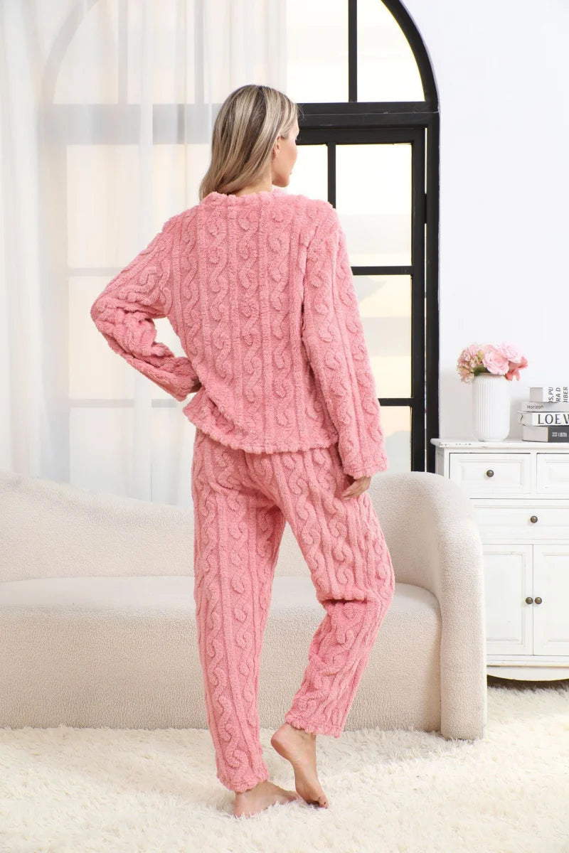 Pijama abrigado de mujer con textura jacquard y cuello redondo