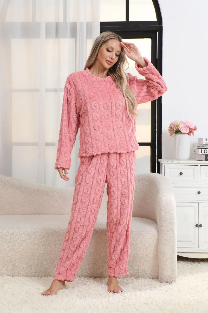 Pijama abrigado de mujer con textura jacquard y cuello redondo