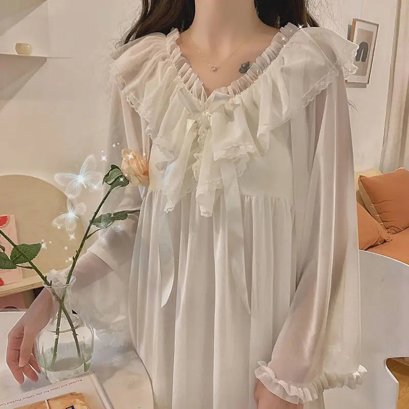 Camisón de manga larga con volados estilo romántico