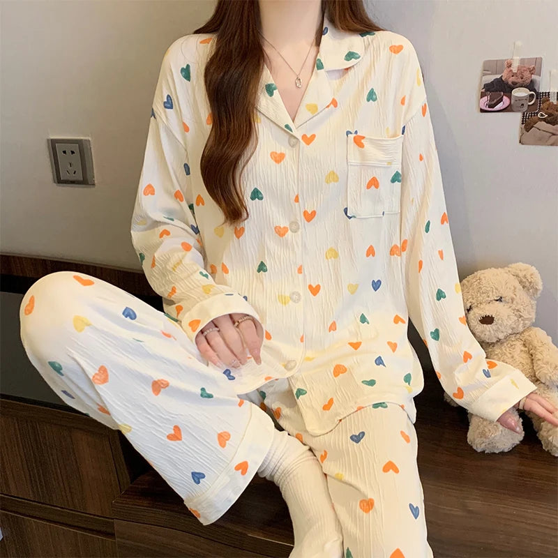 Pijama largo de mujer con diseño de moños y solapas