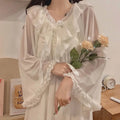 Camisón de manga larga con volados estilo romántico