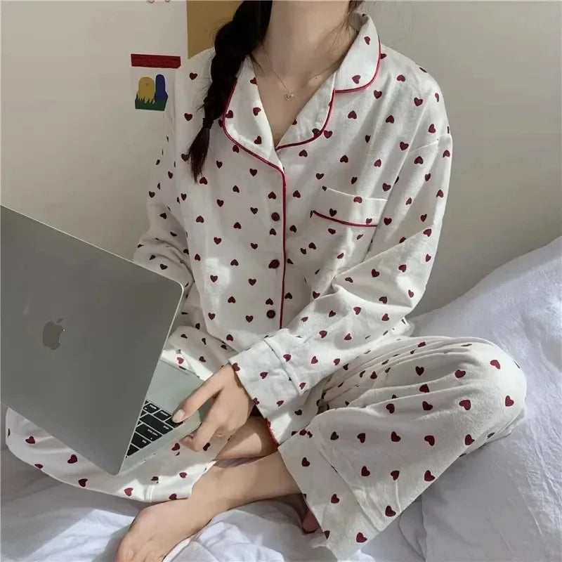 Pijama largo de mujer estampado con cuello redondo
