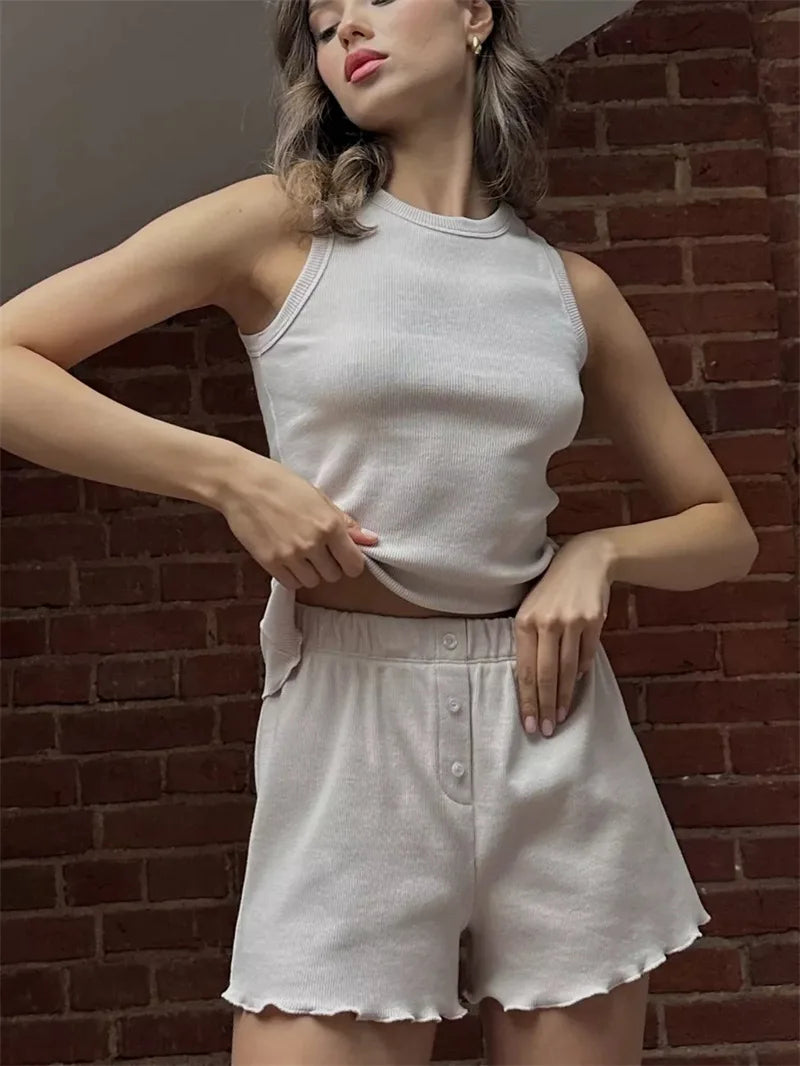 Pijama de mujer acanalado con musculosa y short con volados