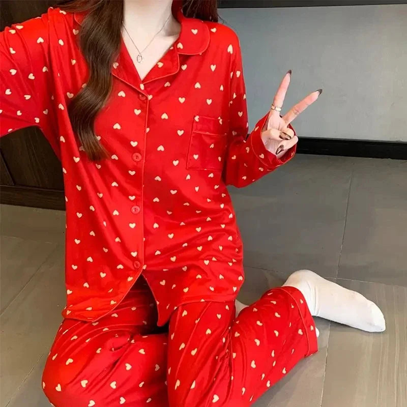 Pijama largo de mujer estampado con cuello redondo