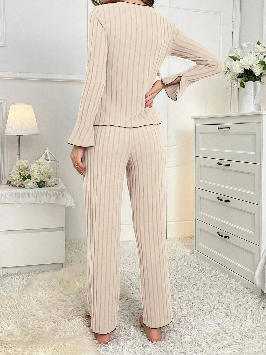Pijama largo de mujer liso con solapas y detalle de moño