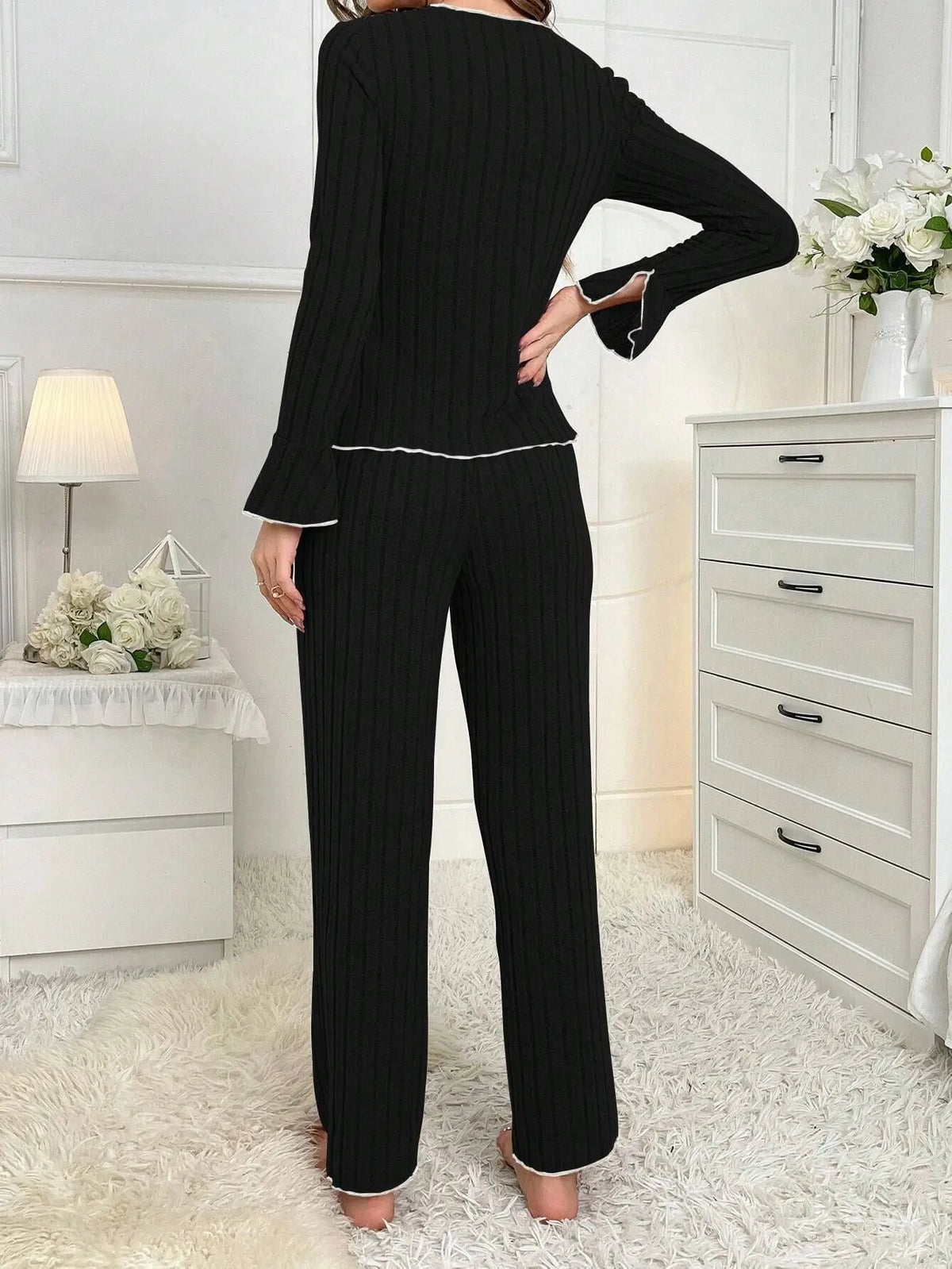 Pijama largo de mujer liso con solapas y detalle de moño
